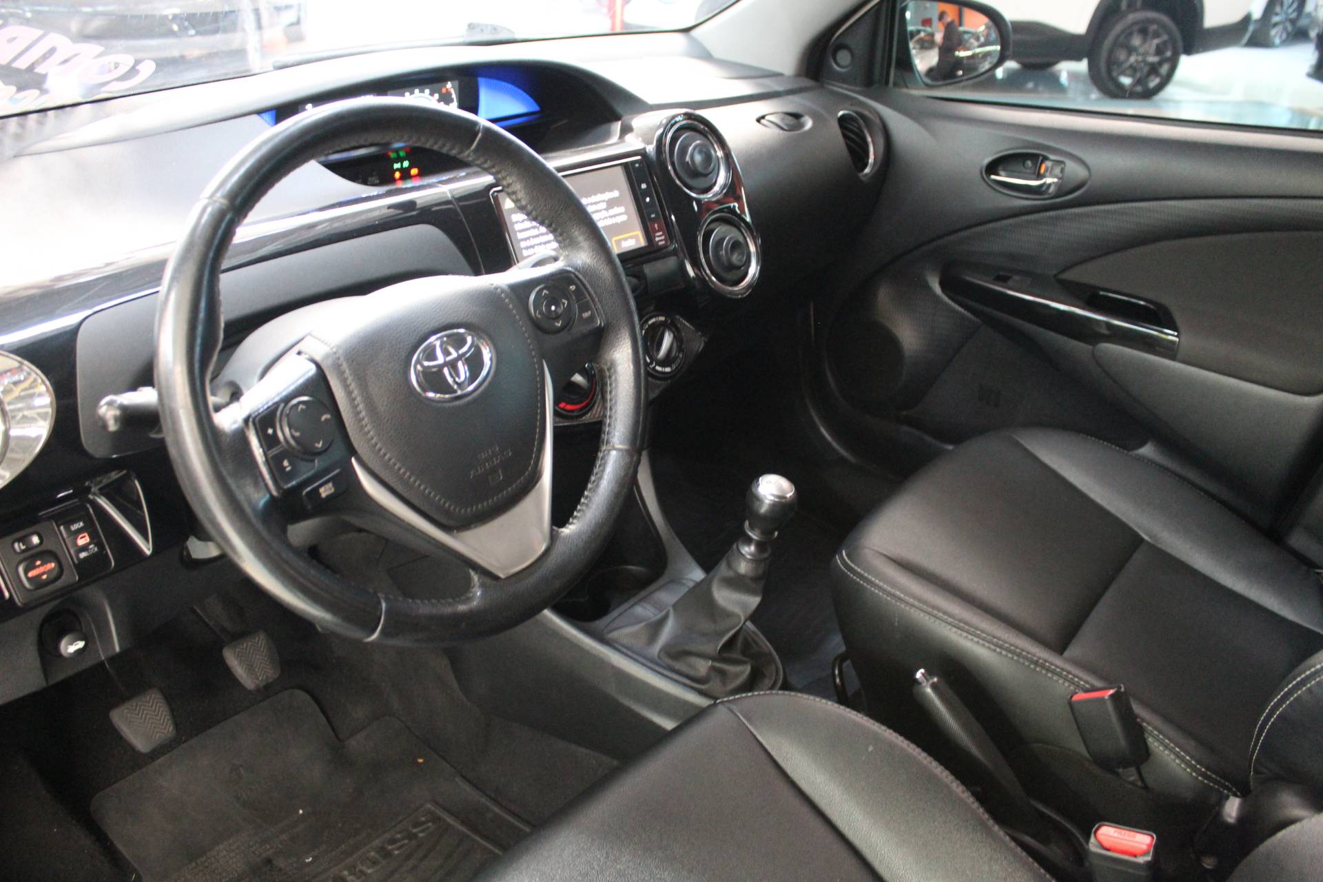 TOYOTA ETIOS CROSS