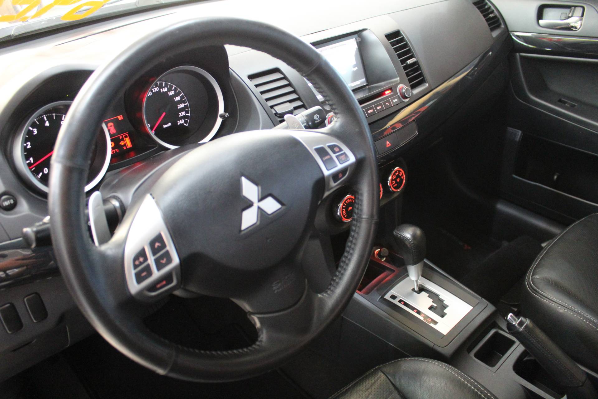 MITSUBISHI LANCER