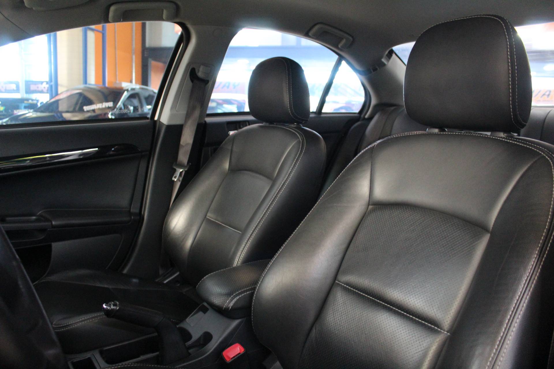 MITSUBISHI LANCER