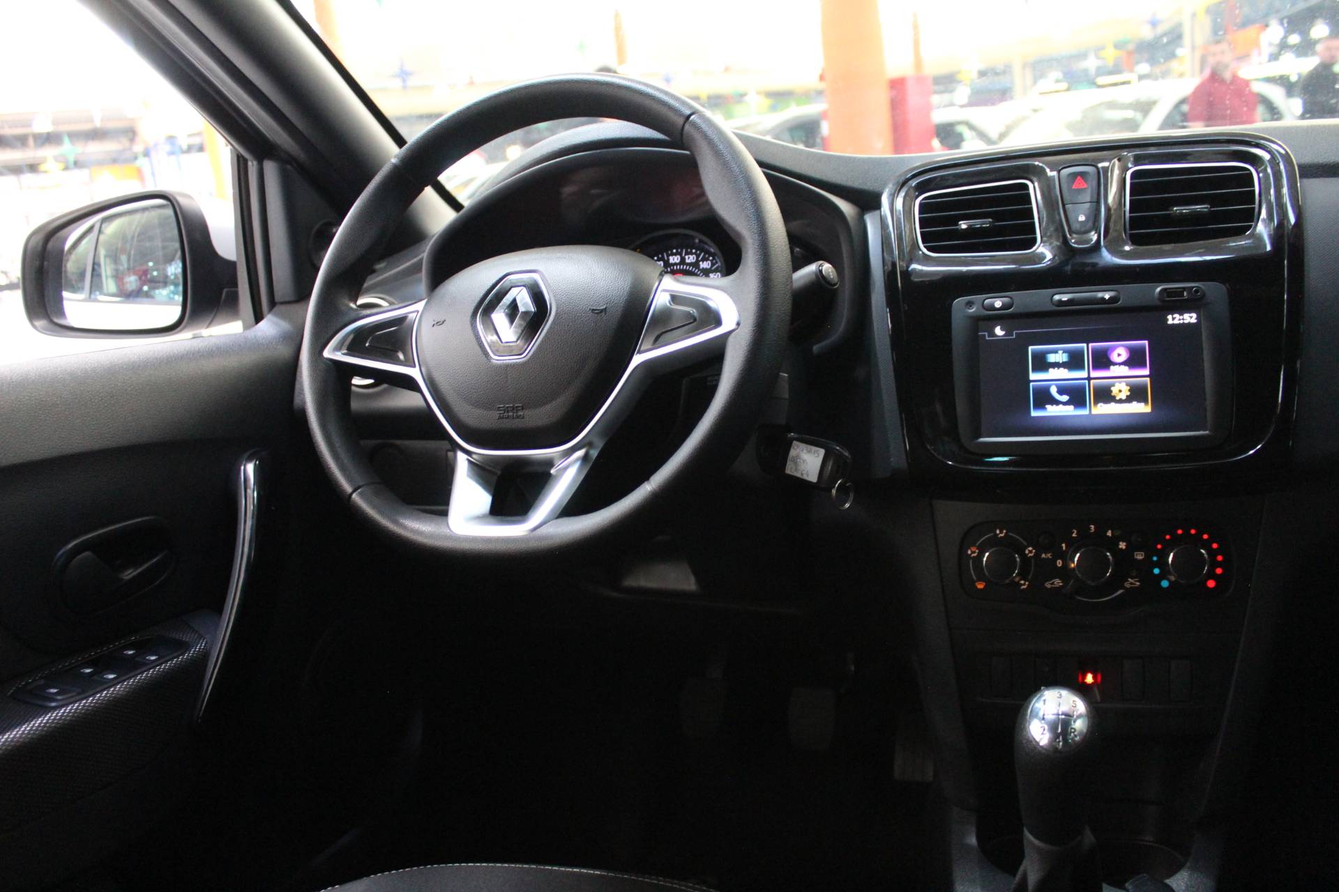 RENAULT LOGAN