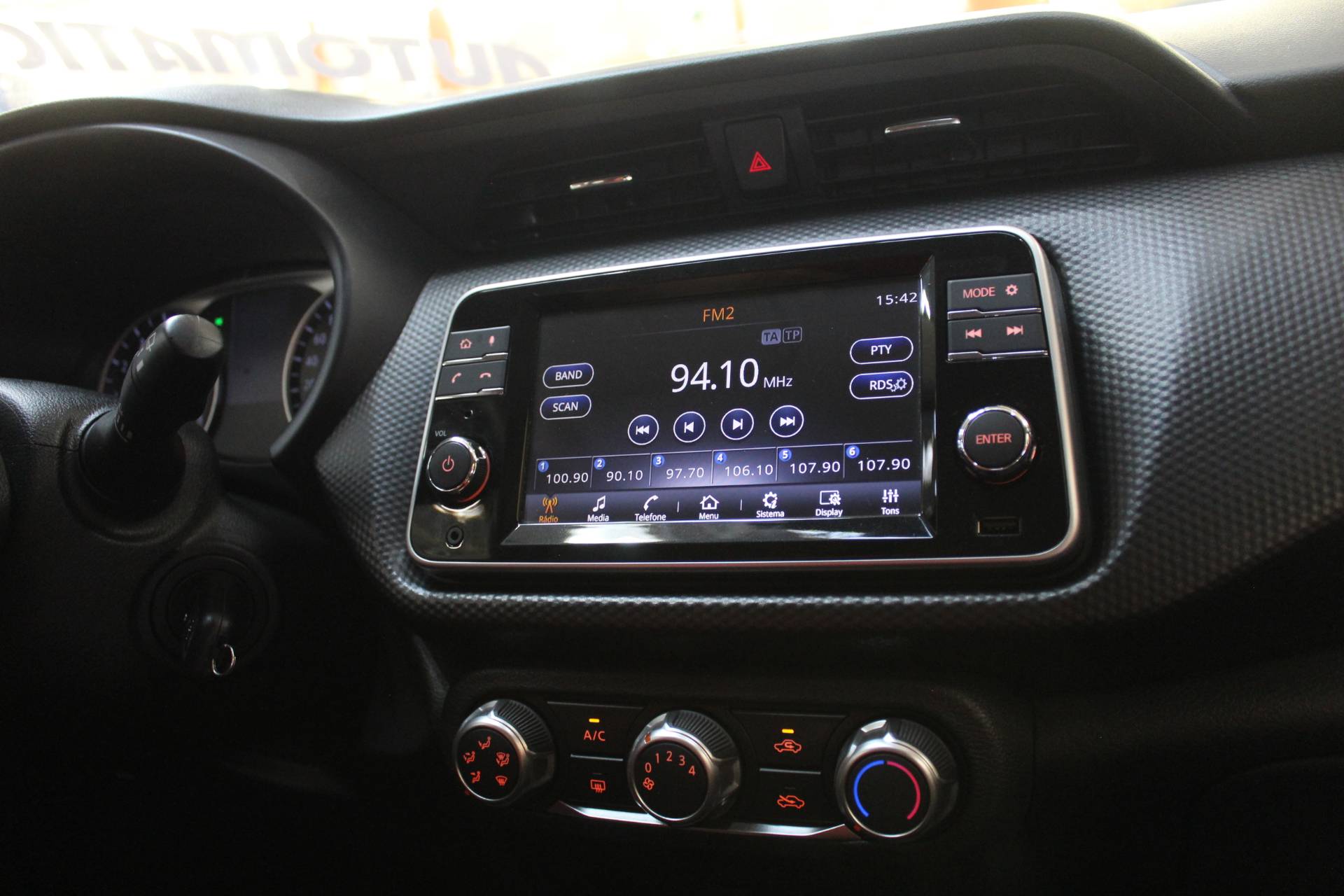 NISSAN KICKS