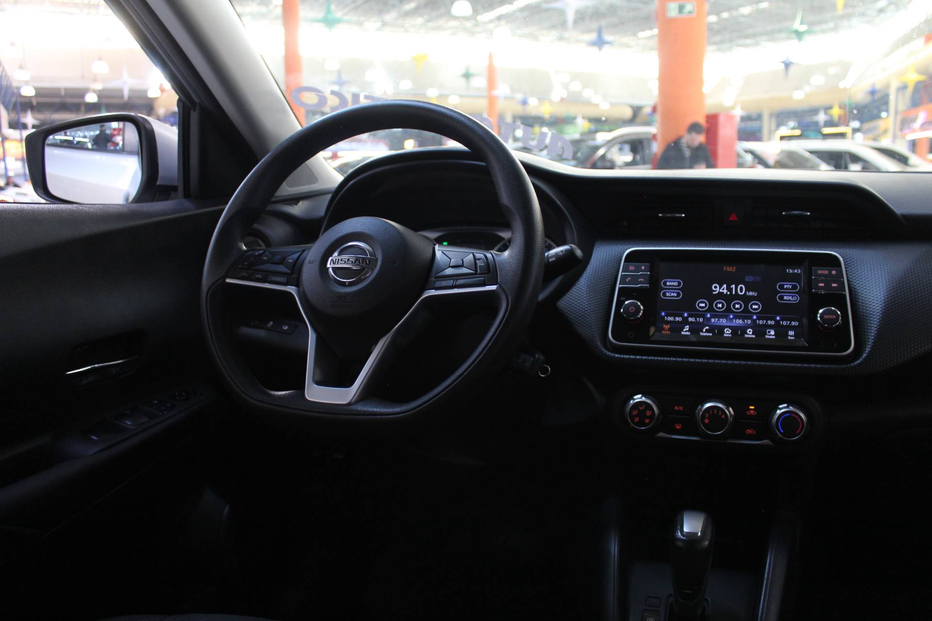 NISSAN KICKS
