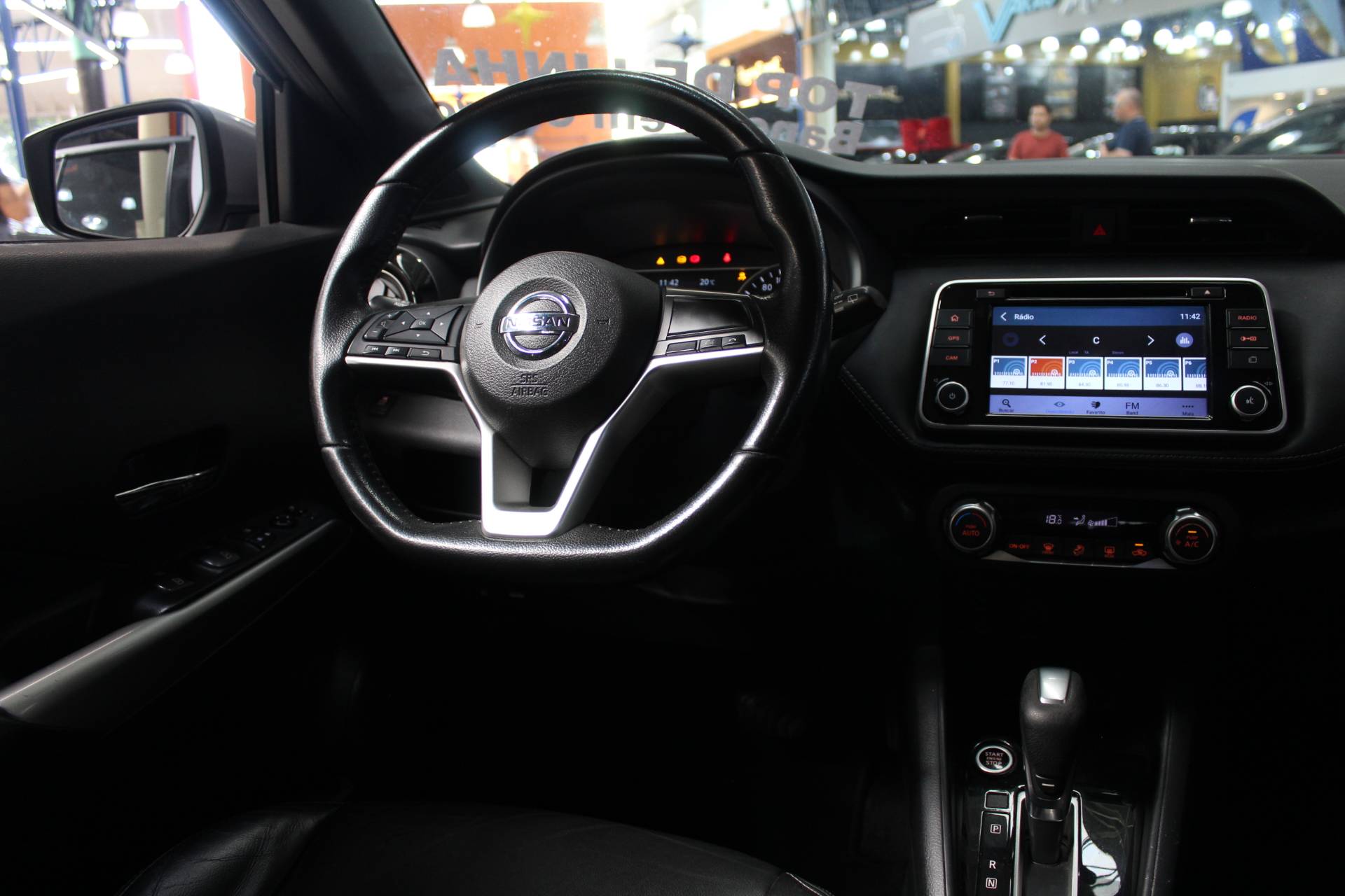 NISSAN KICKS