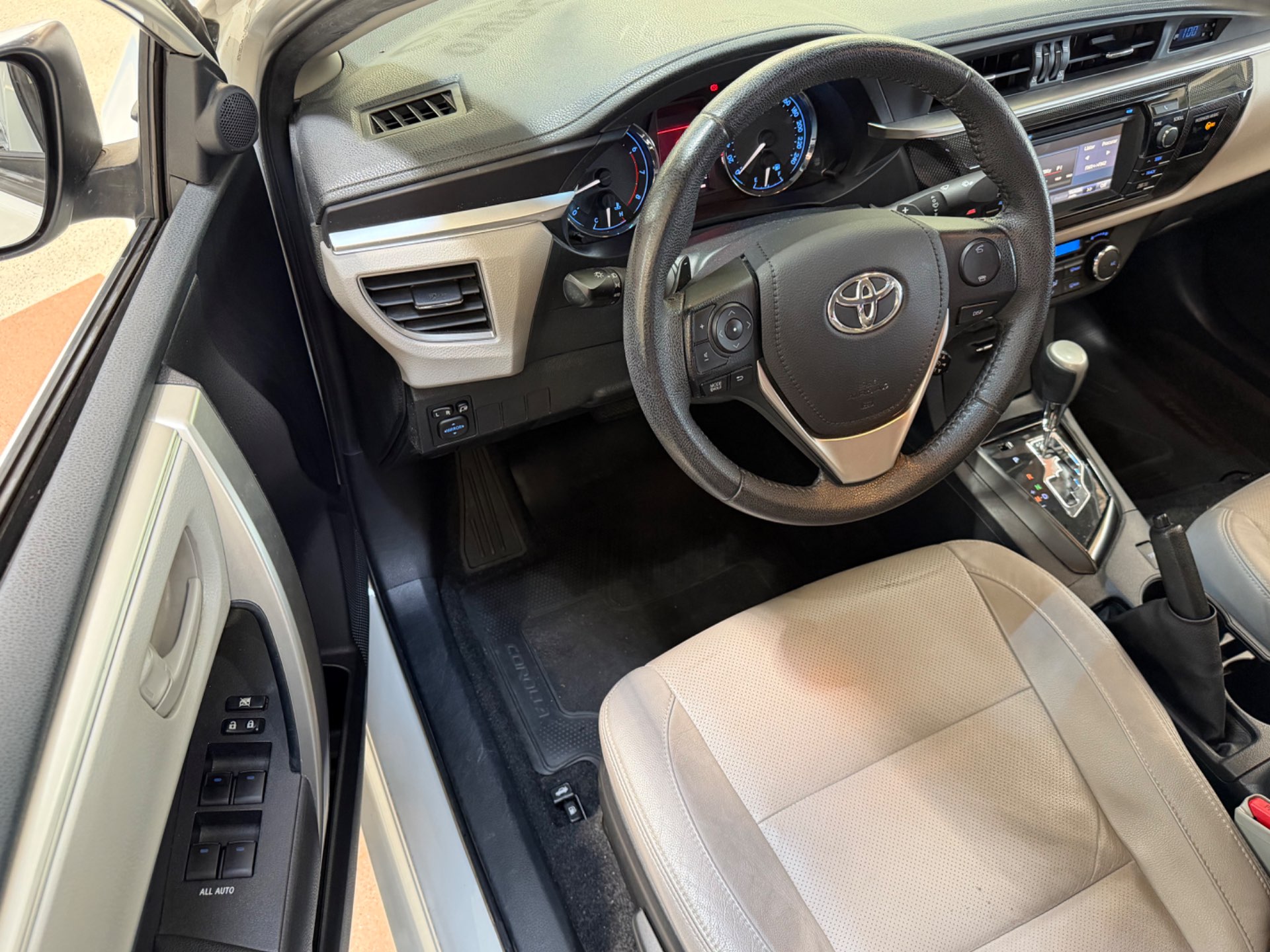 TOYOTA COROLLA