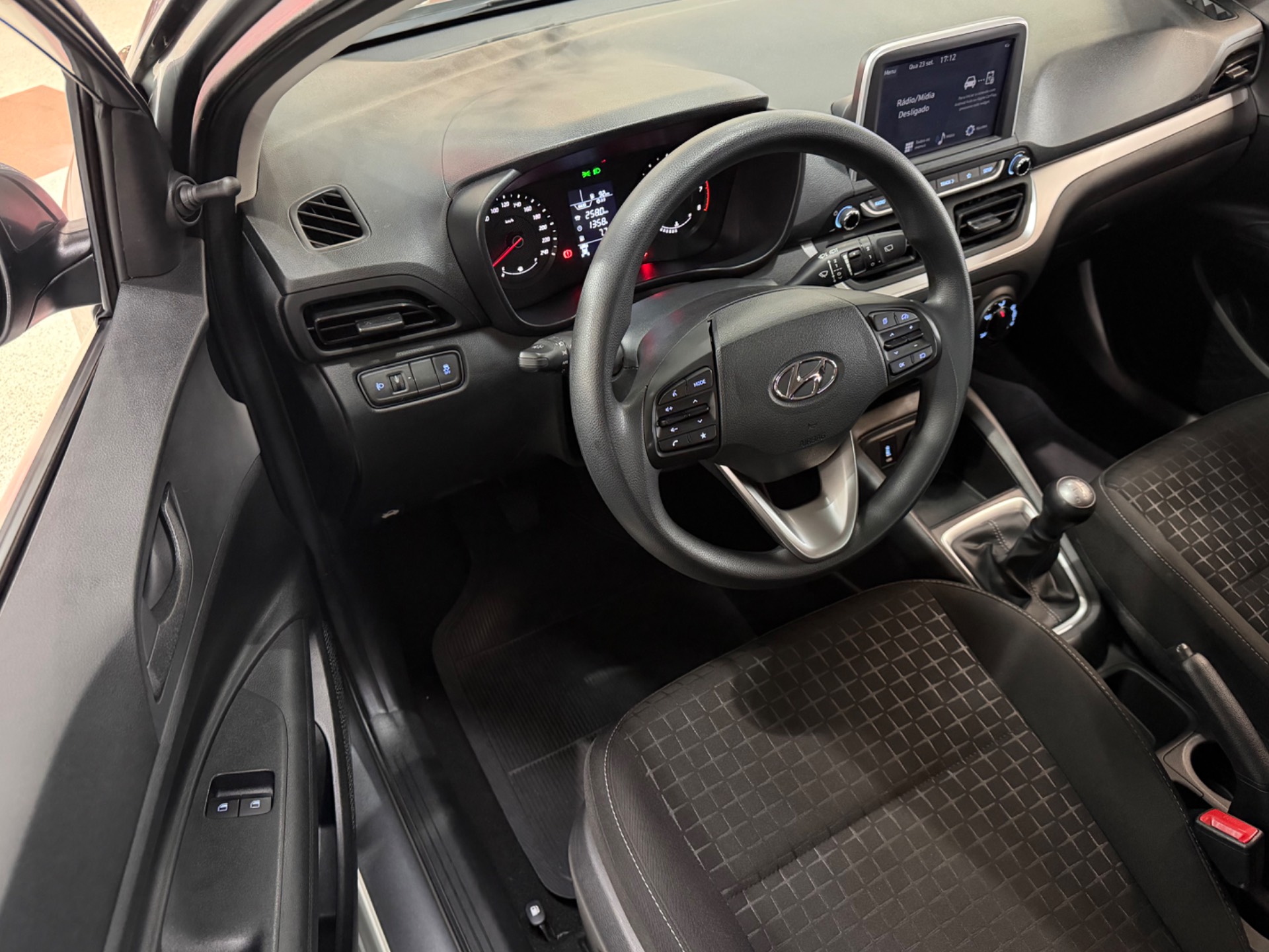 HYUNDAI HB20