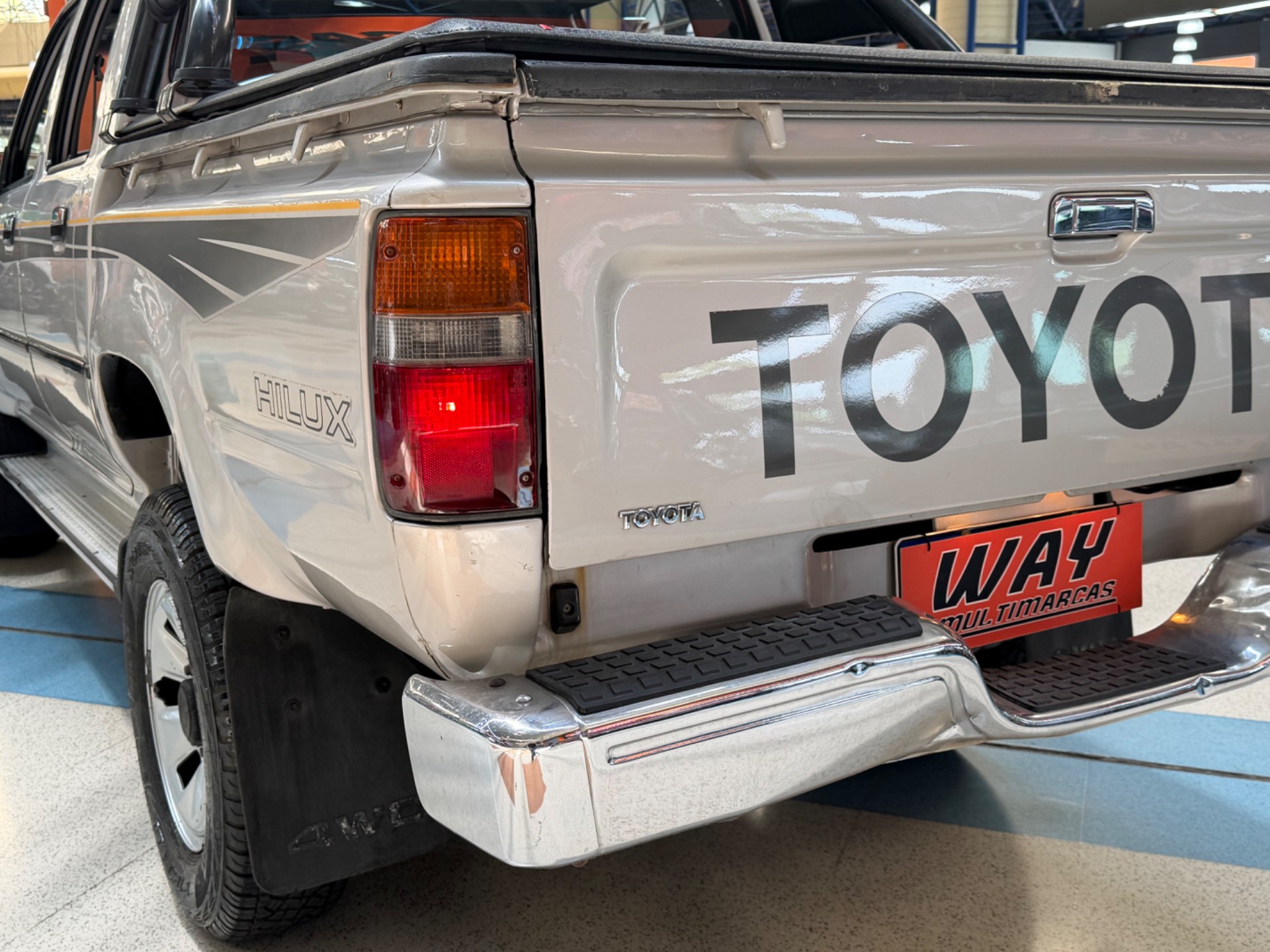 TOYOTA HILUX