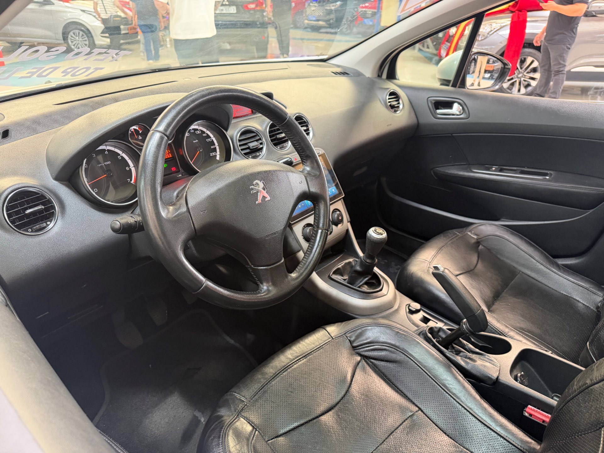 PEUGEOT 308