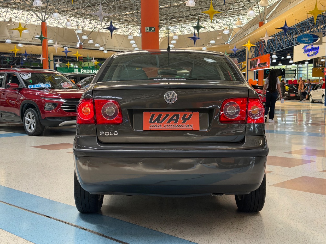 VOLKSWAGEN POLO SEDAN
