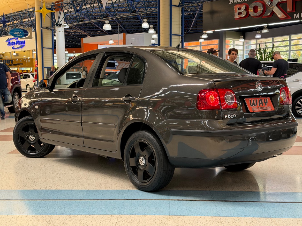 VOLKSWAGEN POLO SEDAN