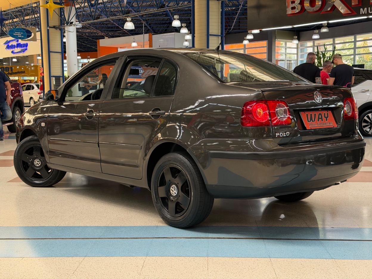 VOLKSWAGEN POLO SEDAN