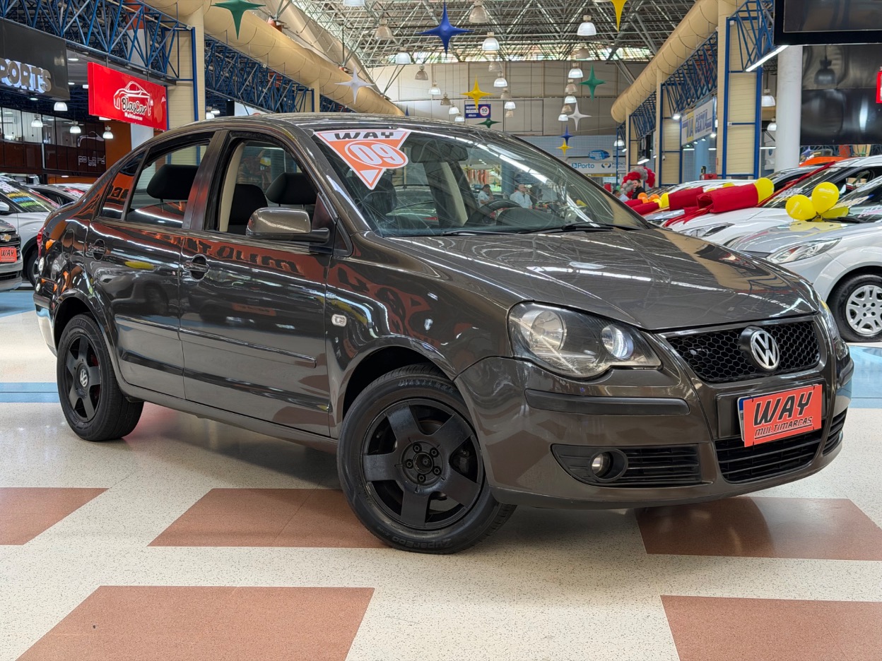 VOLKSWAGEN POLO SEDAN