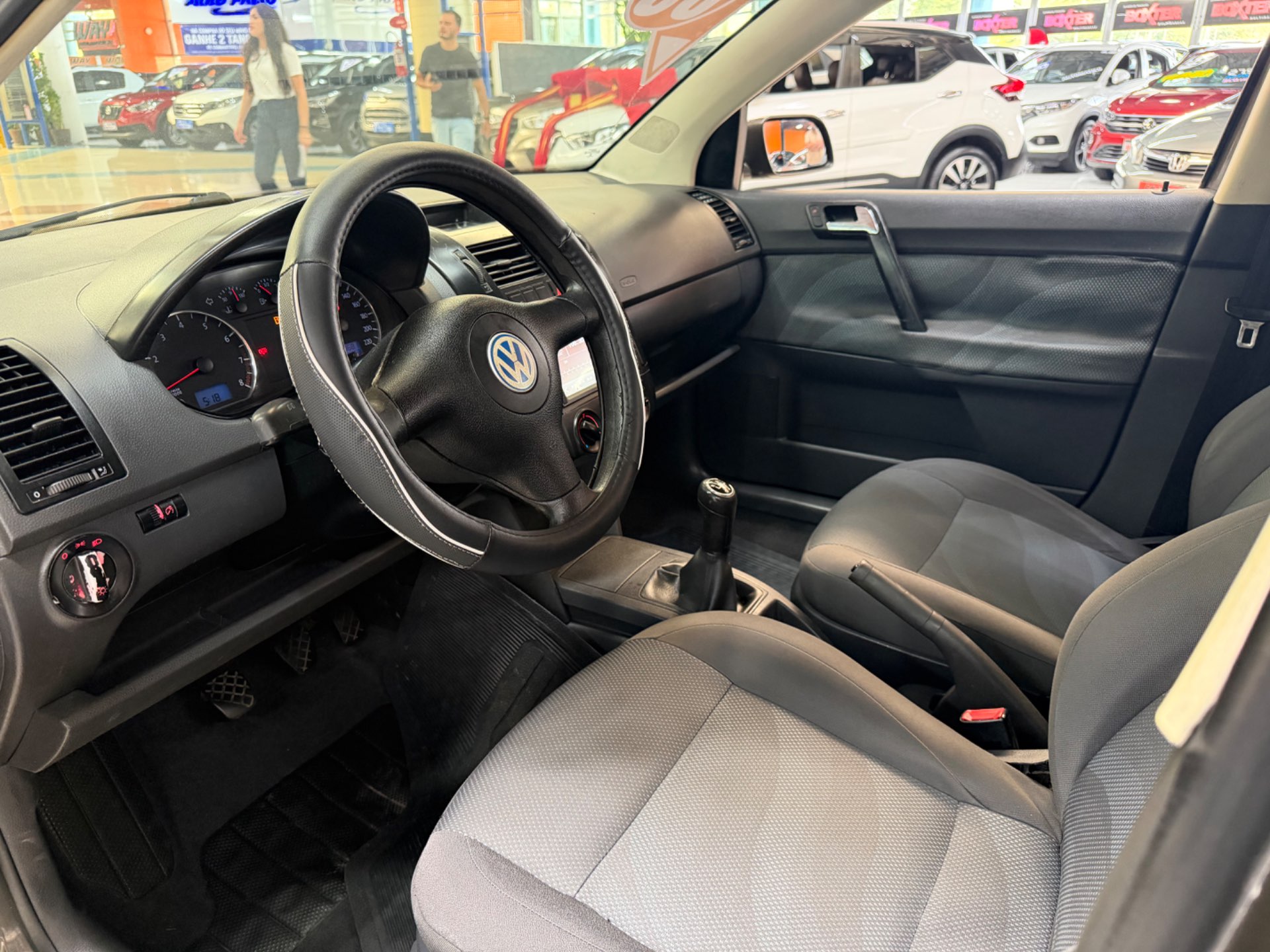 VOLKSWAGEN POLO SEDAN