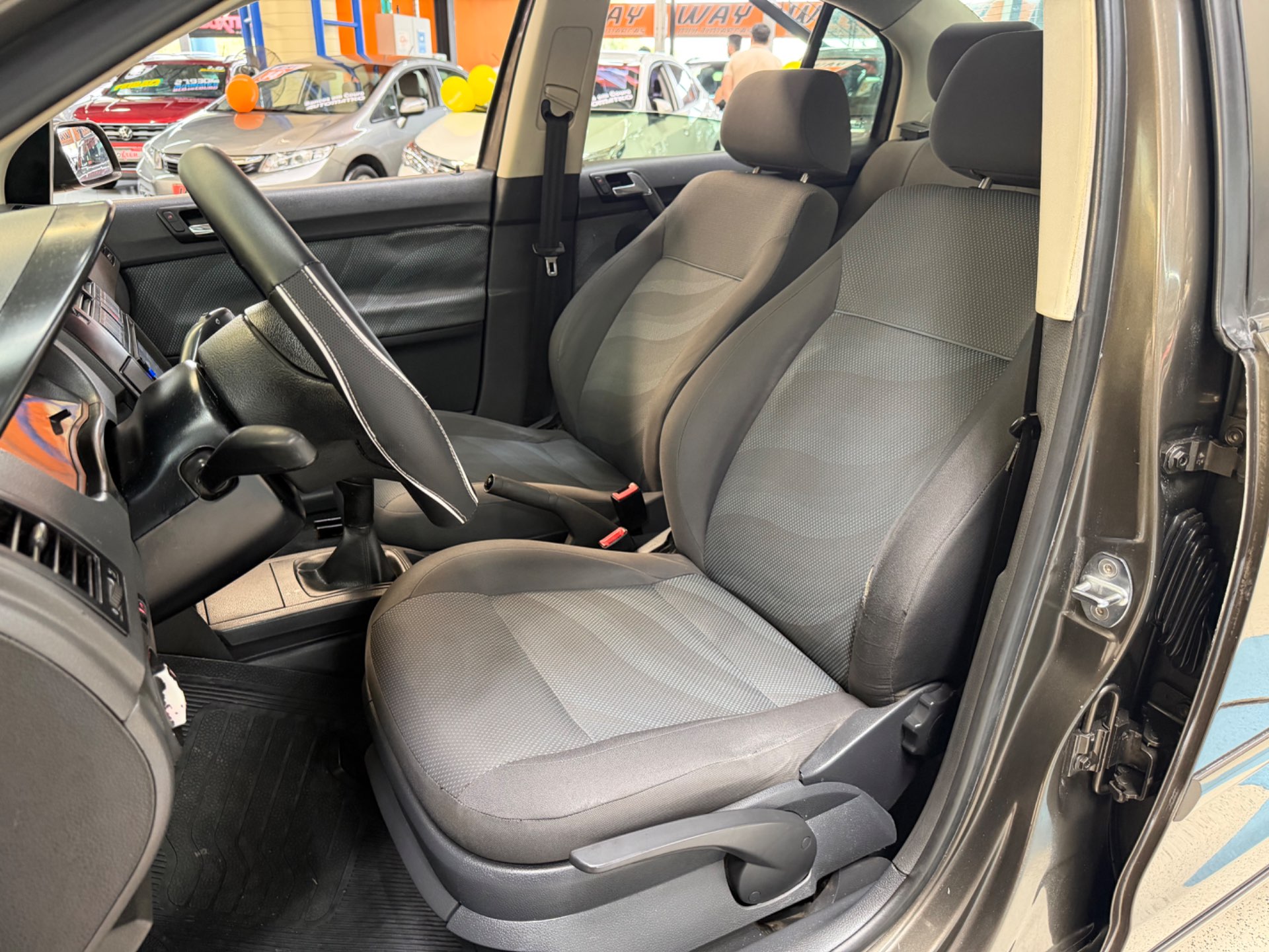 VOLKSWAGEN POLO SEDAN