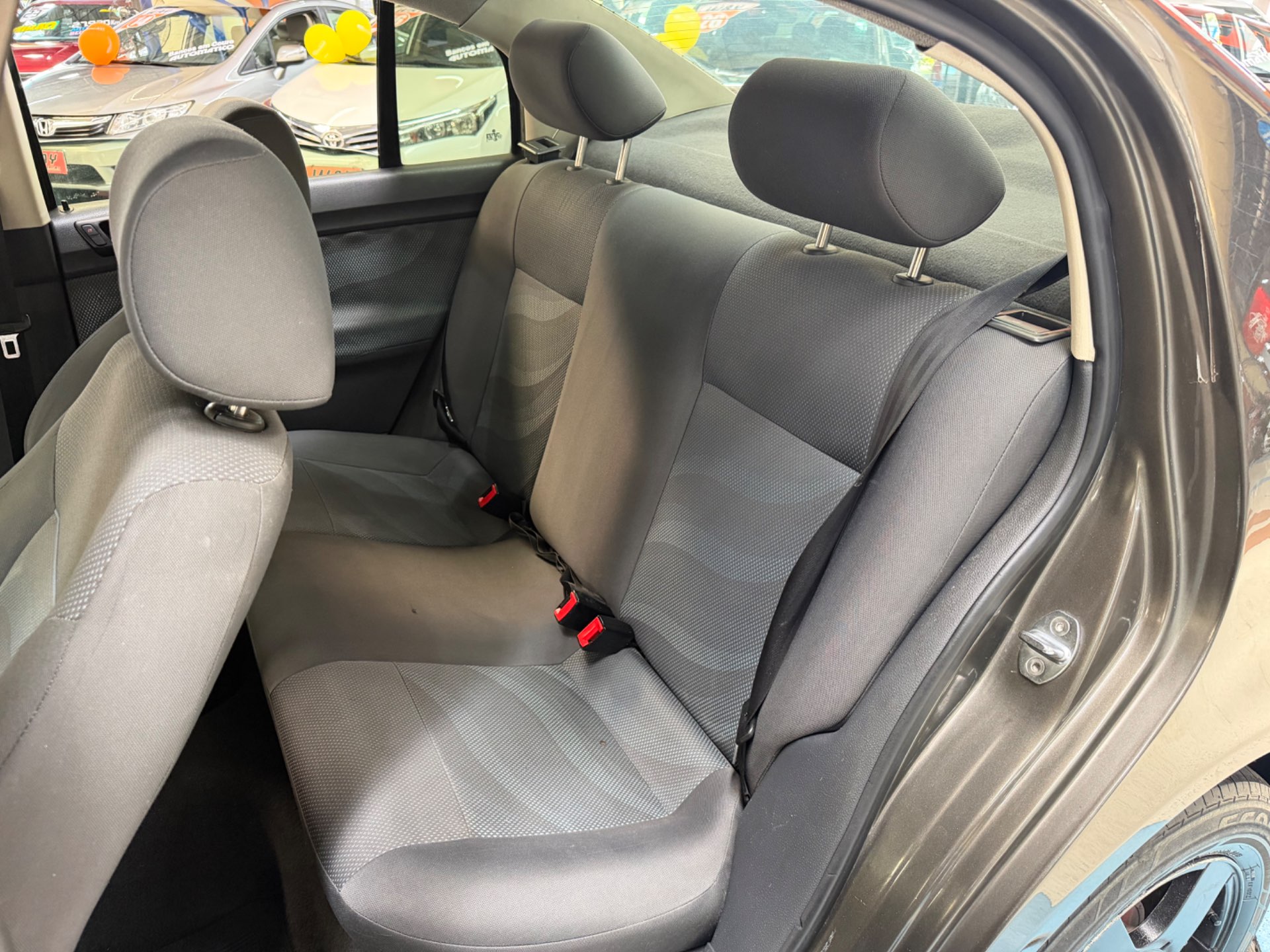 VOLKSWAGEN POLO SEDAN