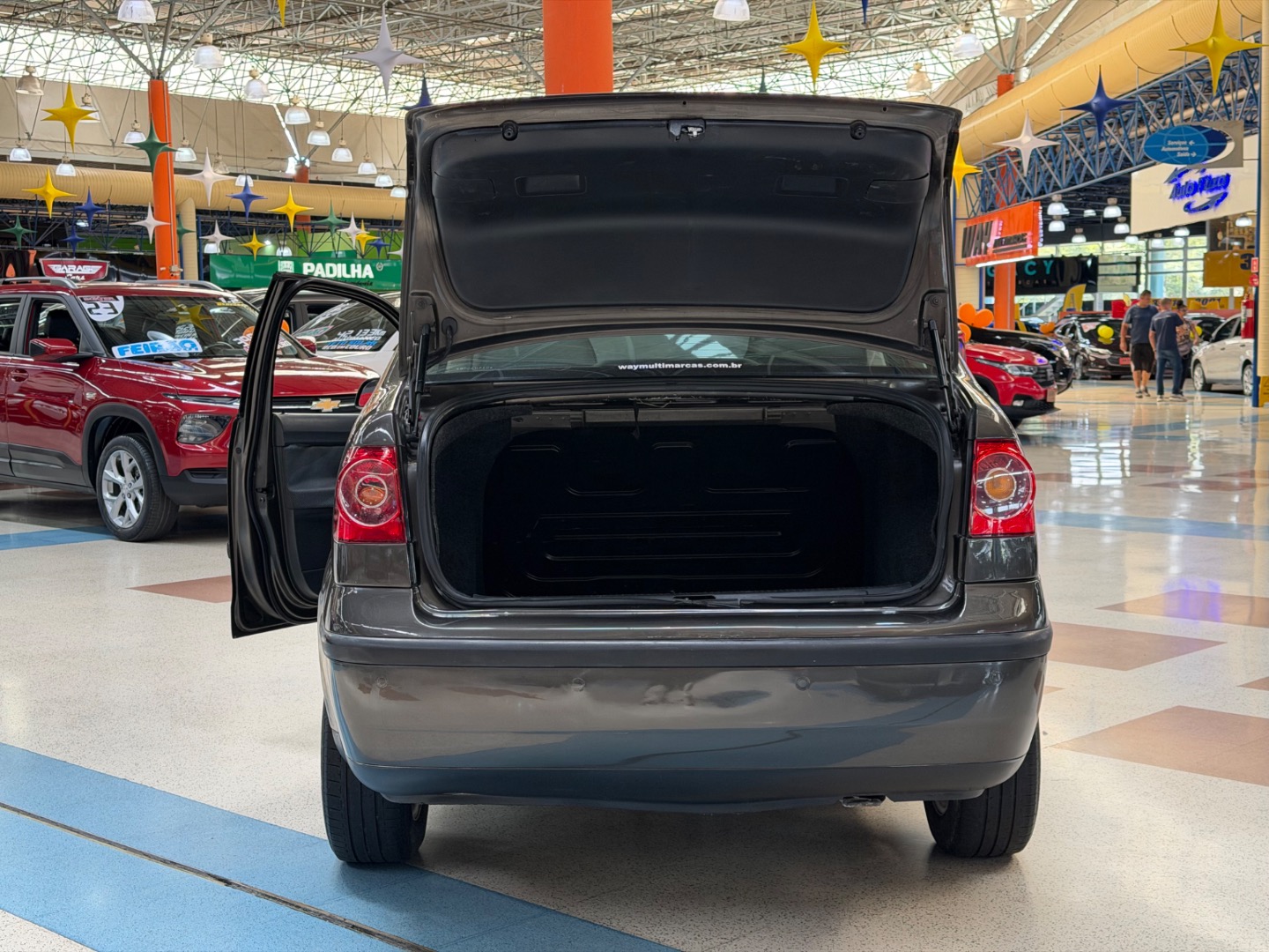 VOLKSWAGEN POLO SEDAN