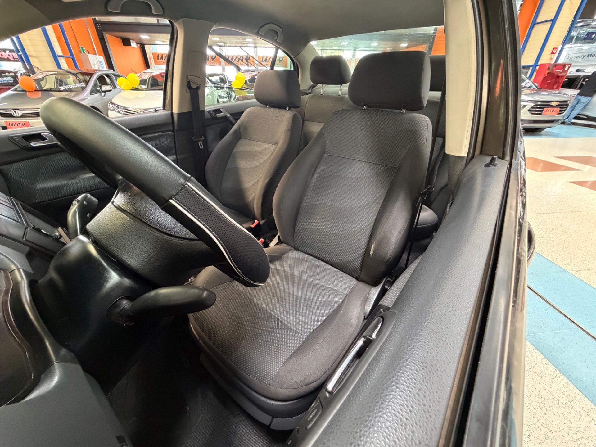 VOLKSWAGEN POLO SEDAN