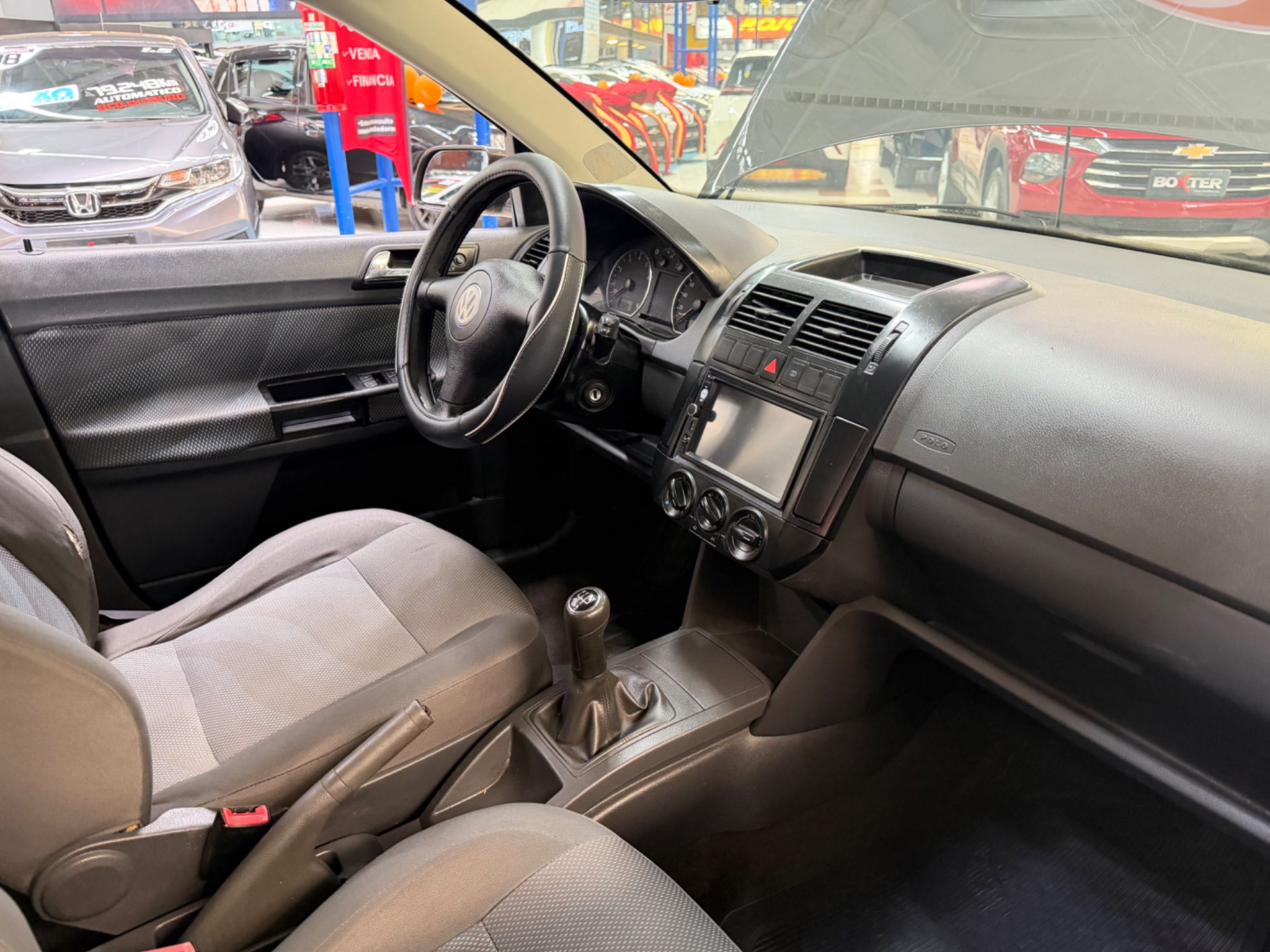 VOLKSWAGEN POLO SEDAN