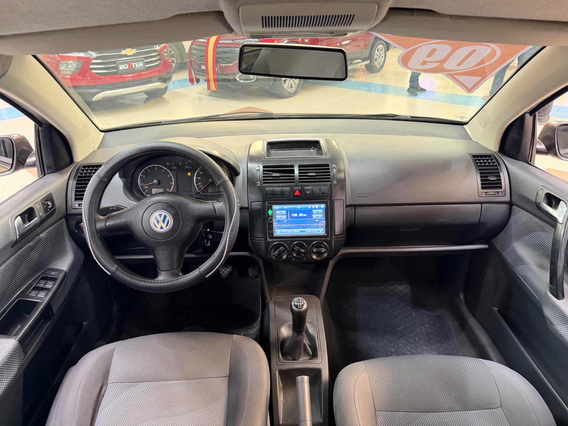 VOLKSWAGEN POLO SEDAN