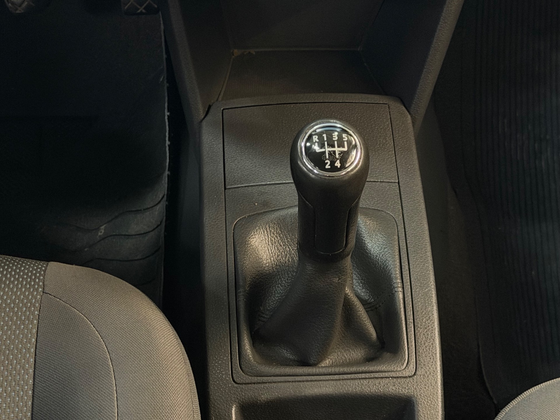 VOLKSWAGEN POLO SEDAN