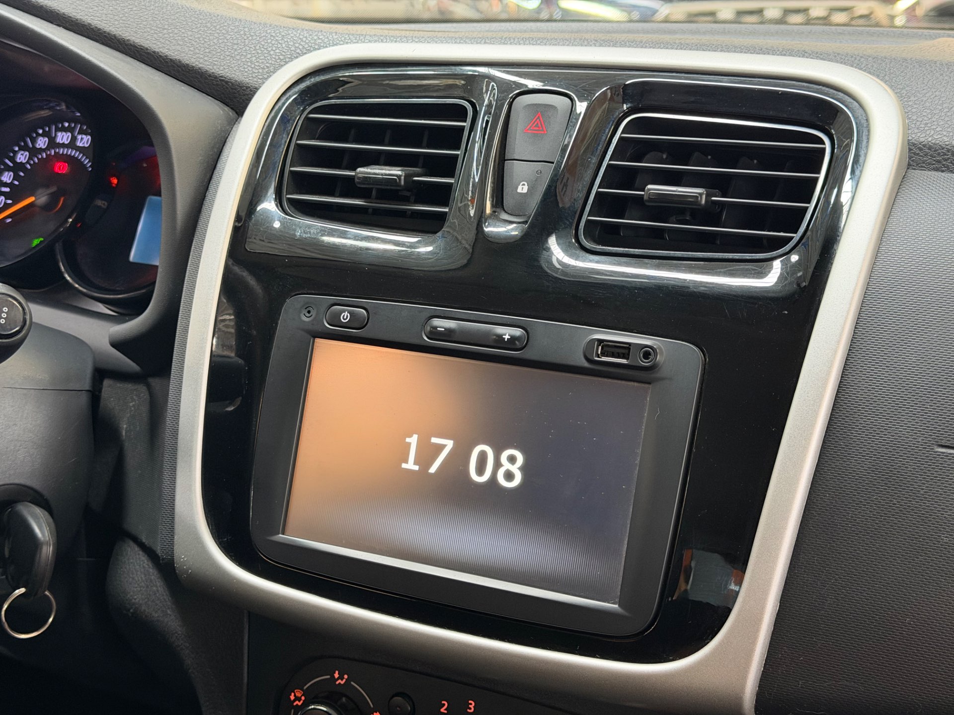 RENAULT SANDERO
