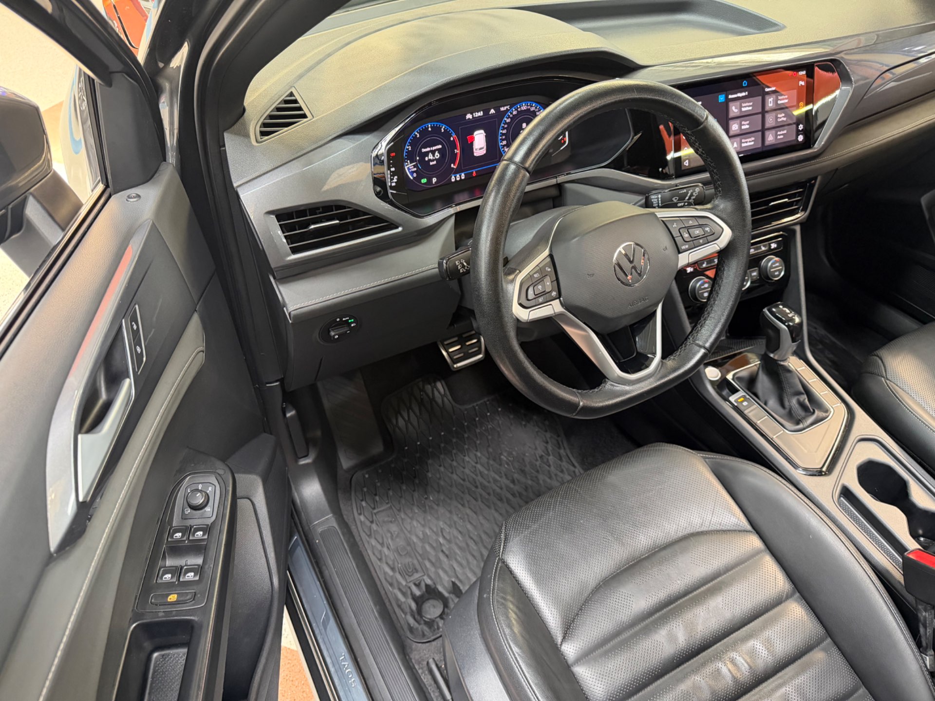 VOLKSWAGEN TAOS
