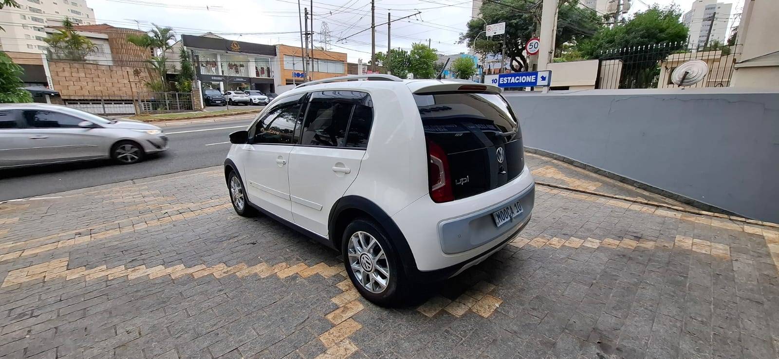 VOLKSWAGEN CROSS UP