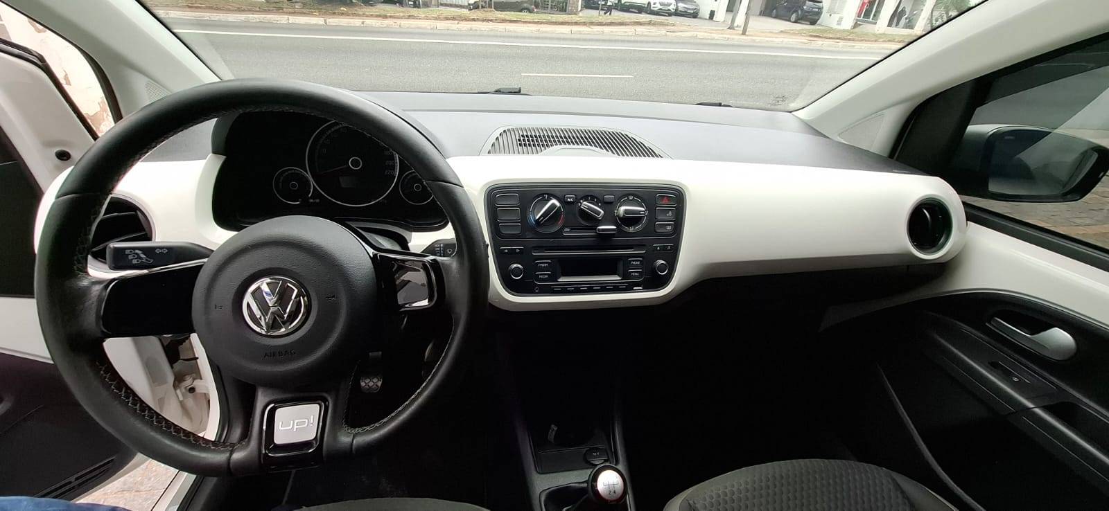 VOLKSWAGEN UP