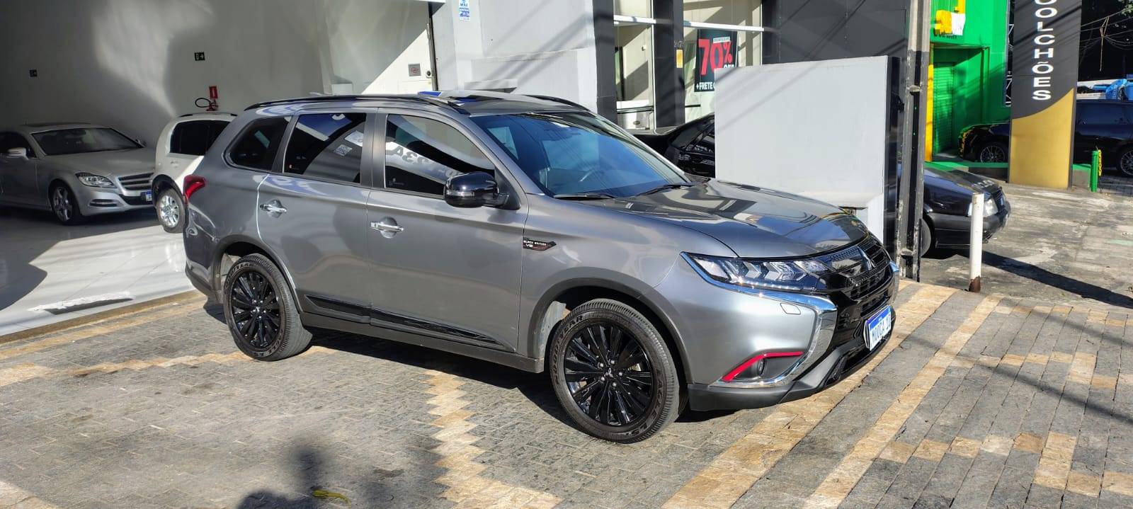 MITSUBISHI OUTLANDER