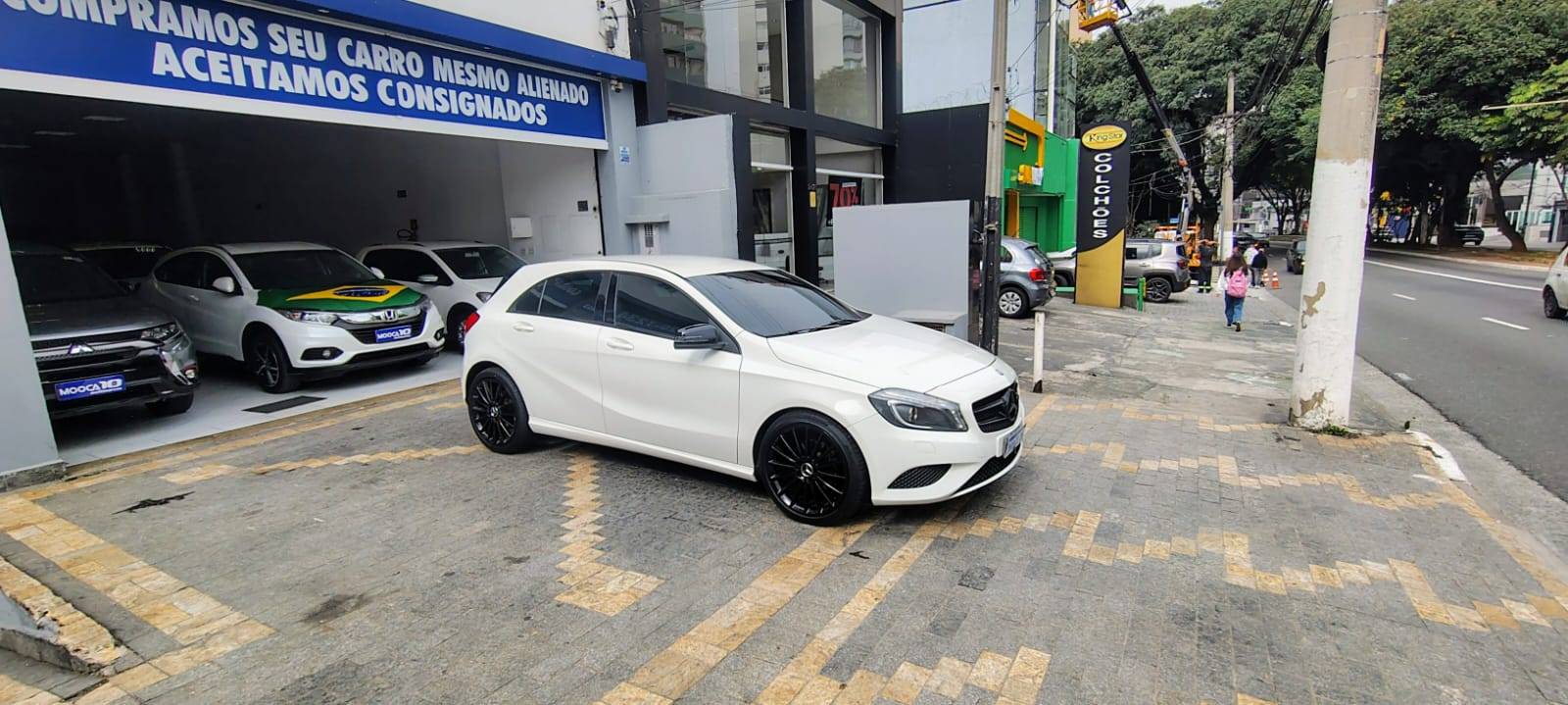 MERCEDES-BENZ A 200
