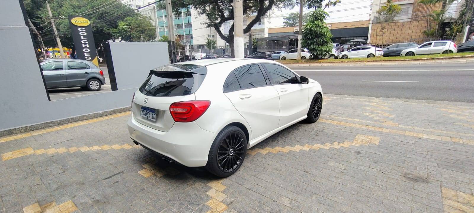MERCEDES-BENZ A 200