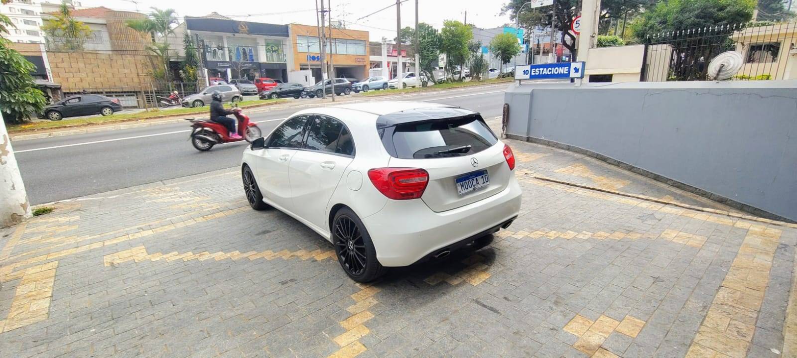MERCEDES-BENZ A 200