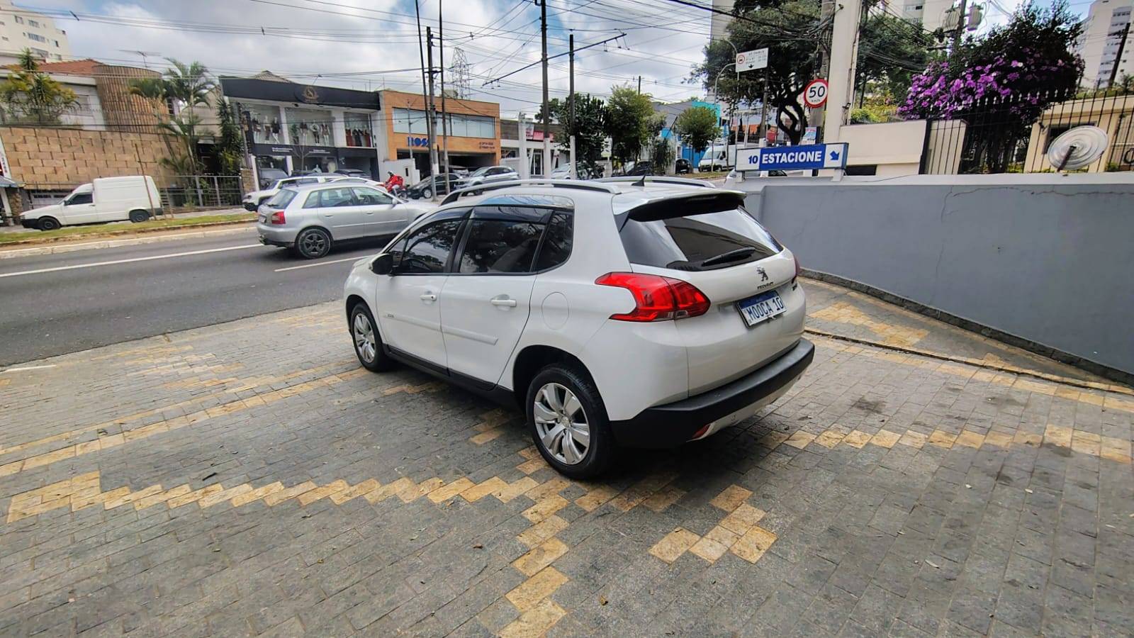 PEUGEOT 2008