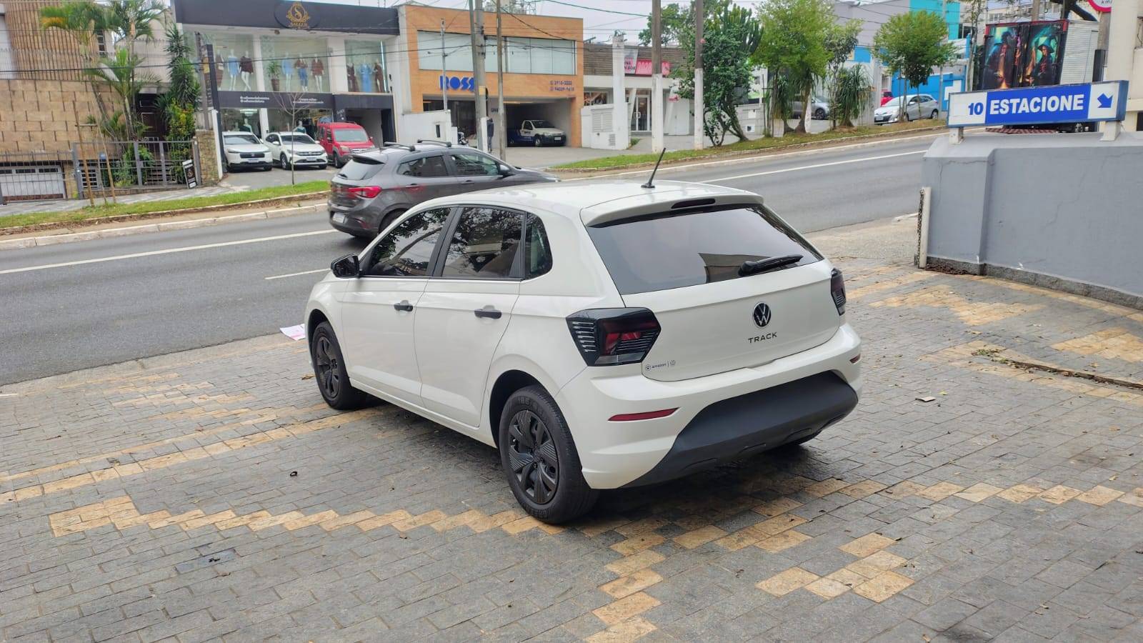 VOLKSWAGEN POLO