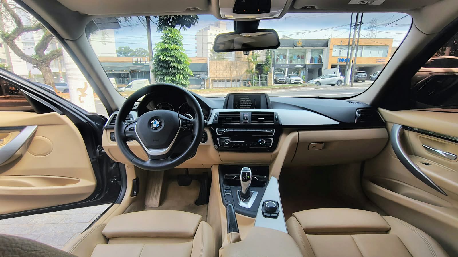 BMW 320i