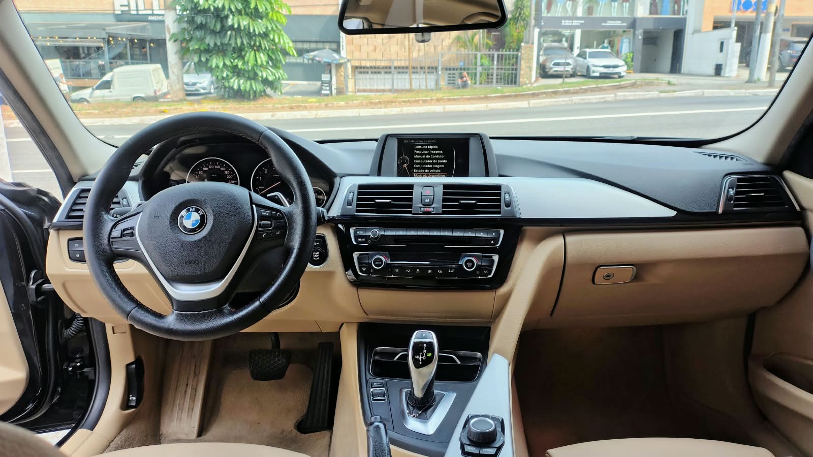 BMW 320i