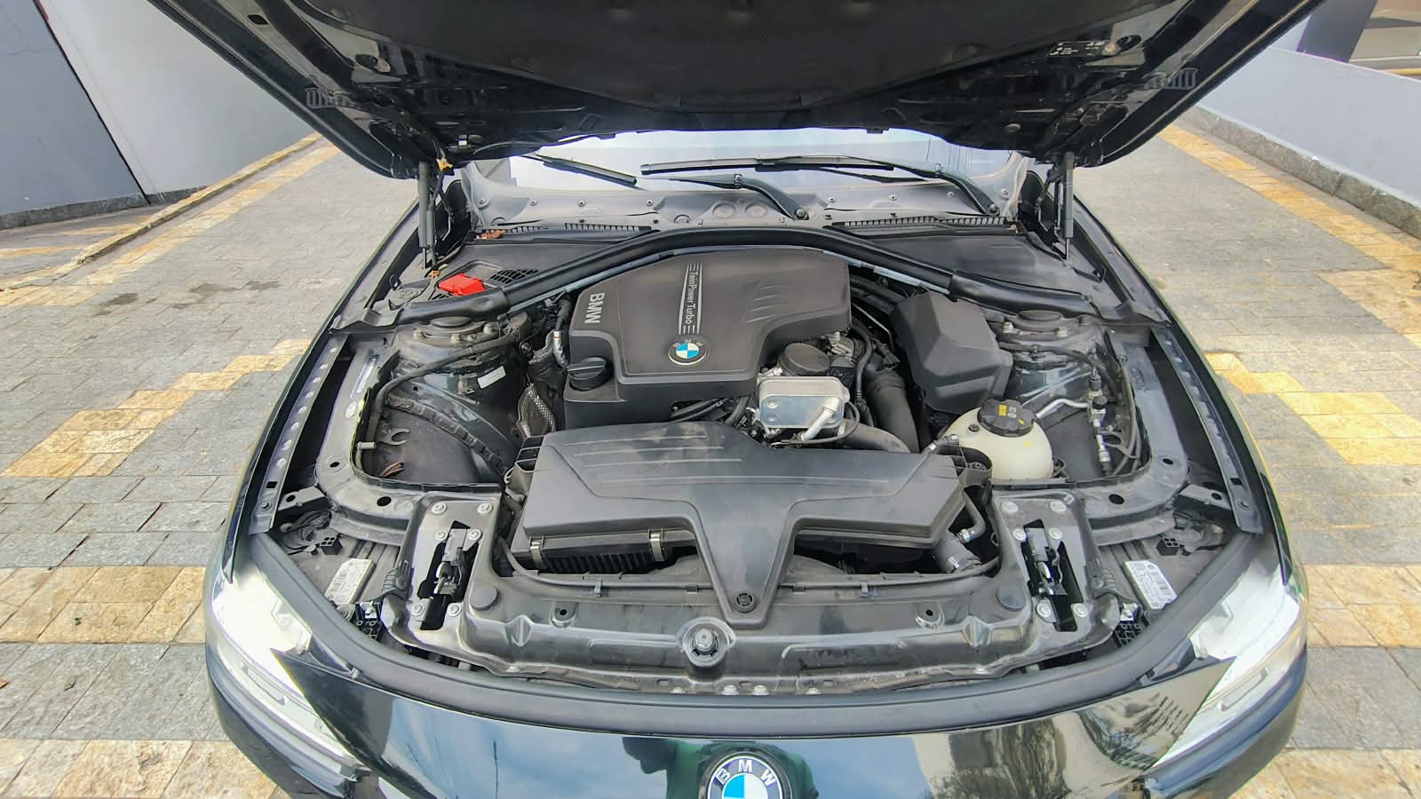 BMW 320i
