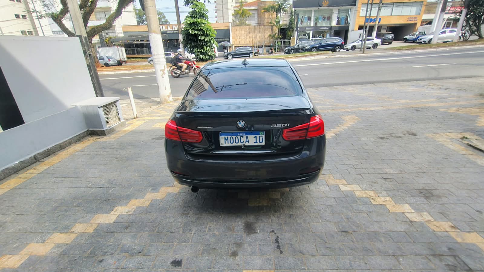 BMW 320i