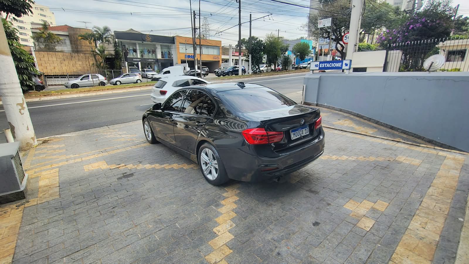 BMW 320i