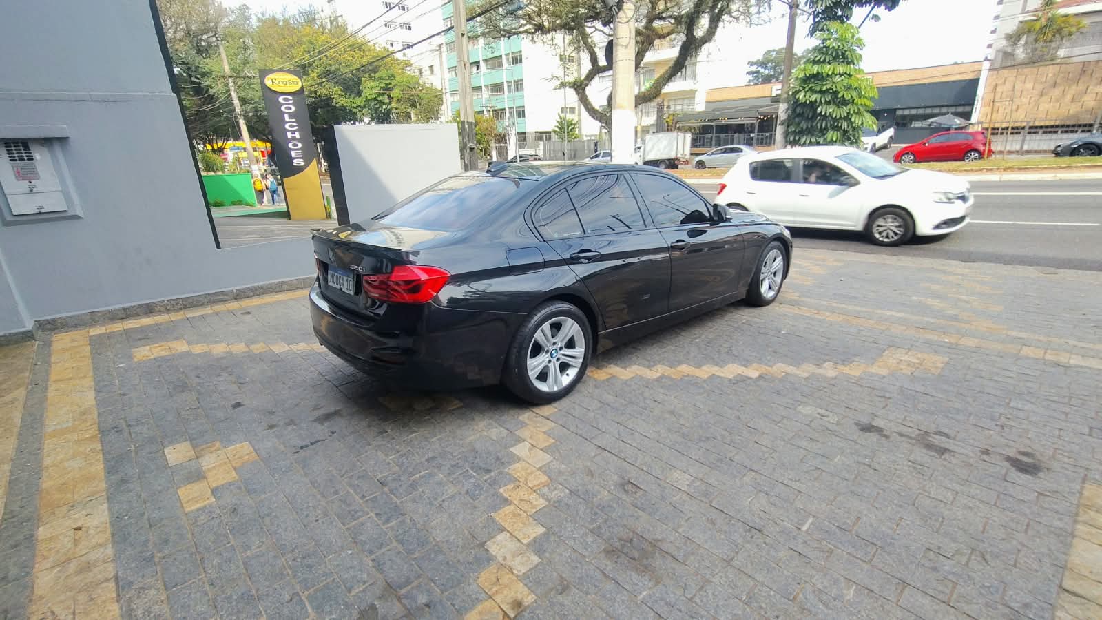 BMW 320i