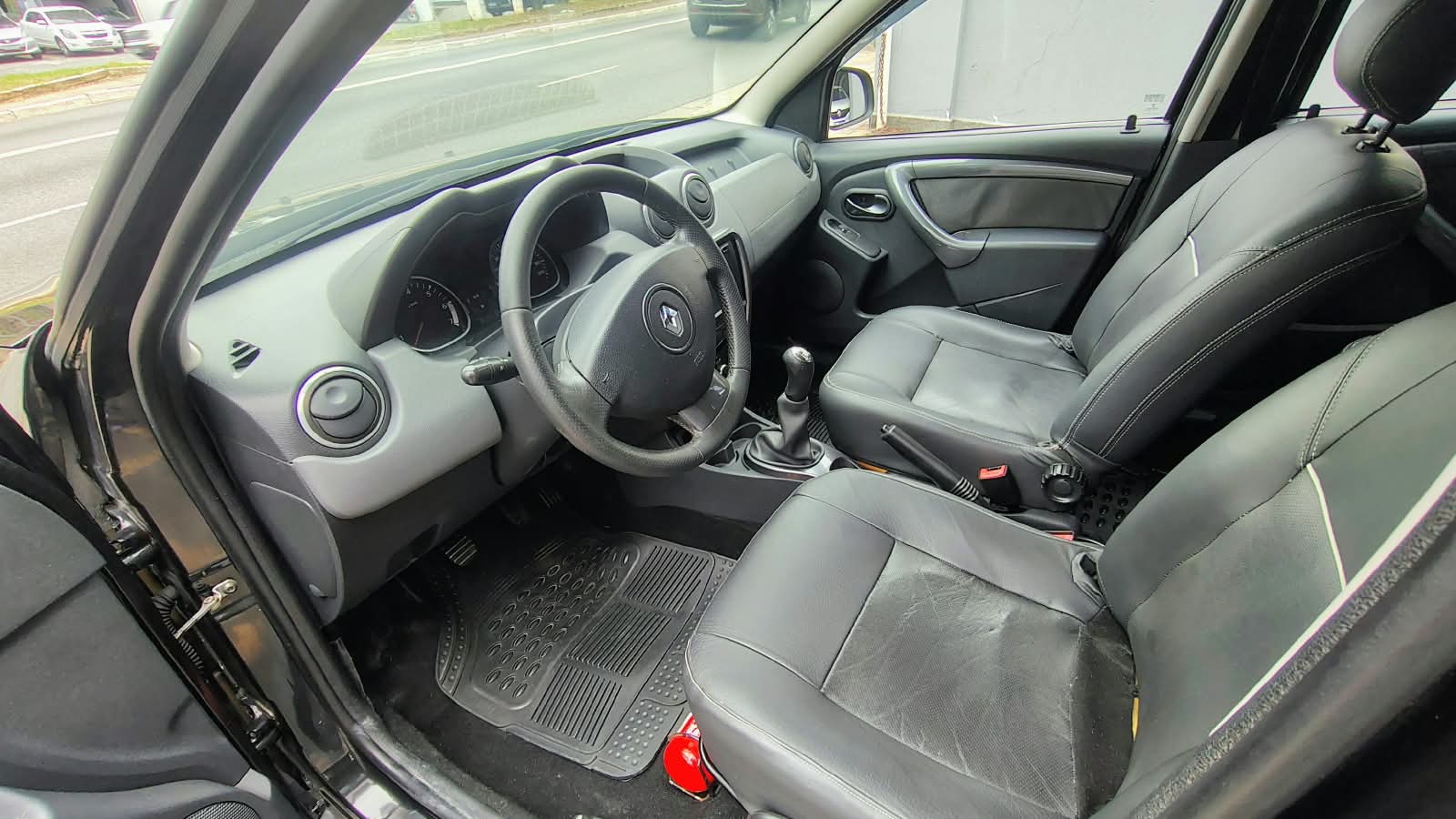 RENAULT DUSTER