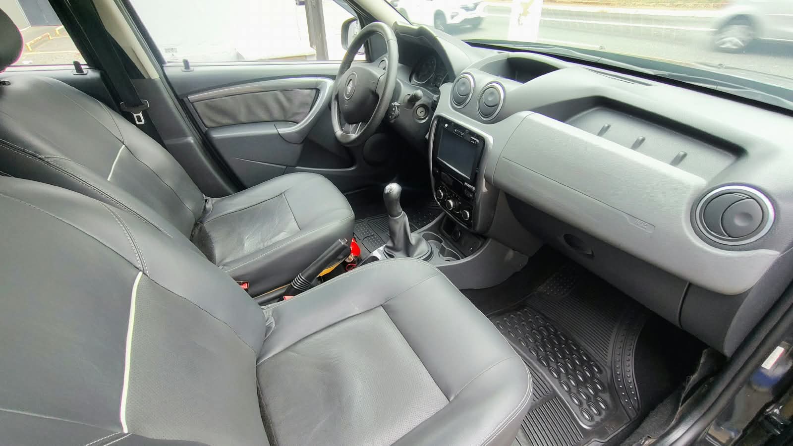 RENAULT DUSTER