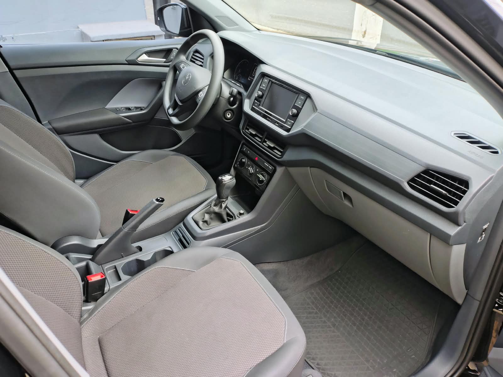 VOLKSWAGEN T-CROSS