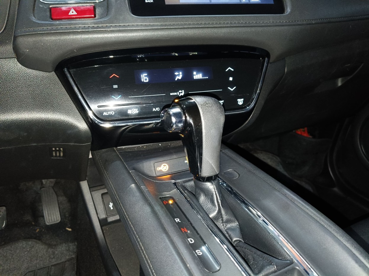 Car Image 16