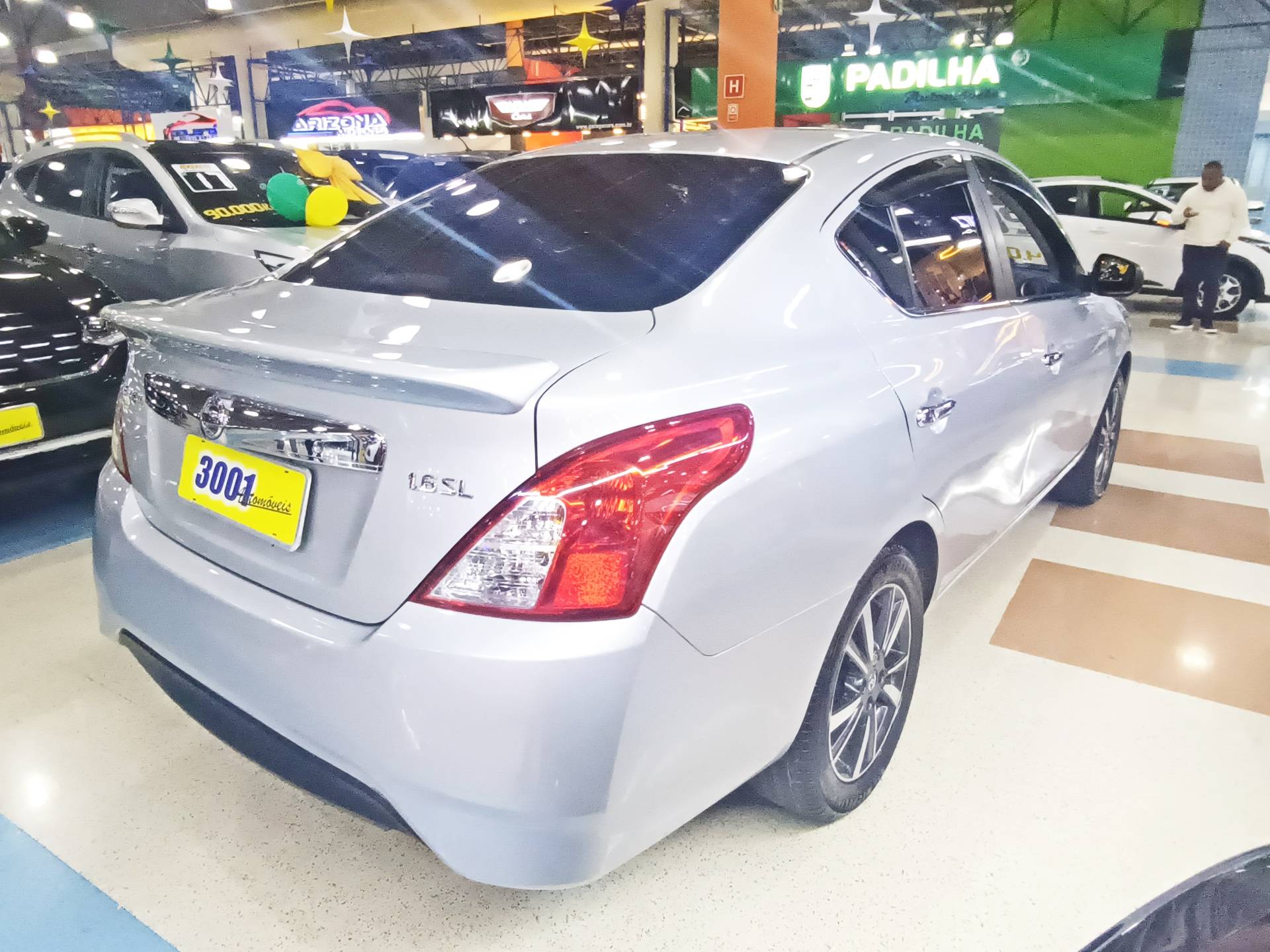 NISSAN VERSA