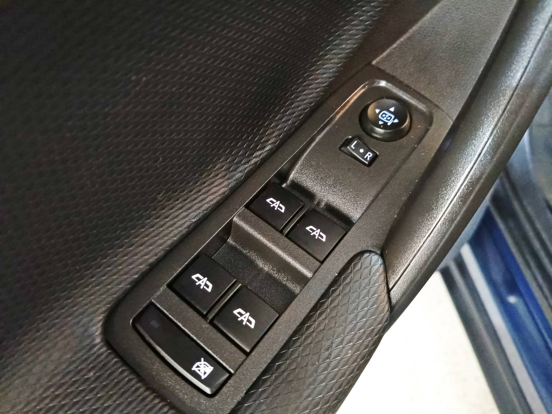 CHEVROLET TRACKER