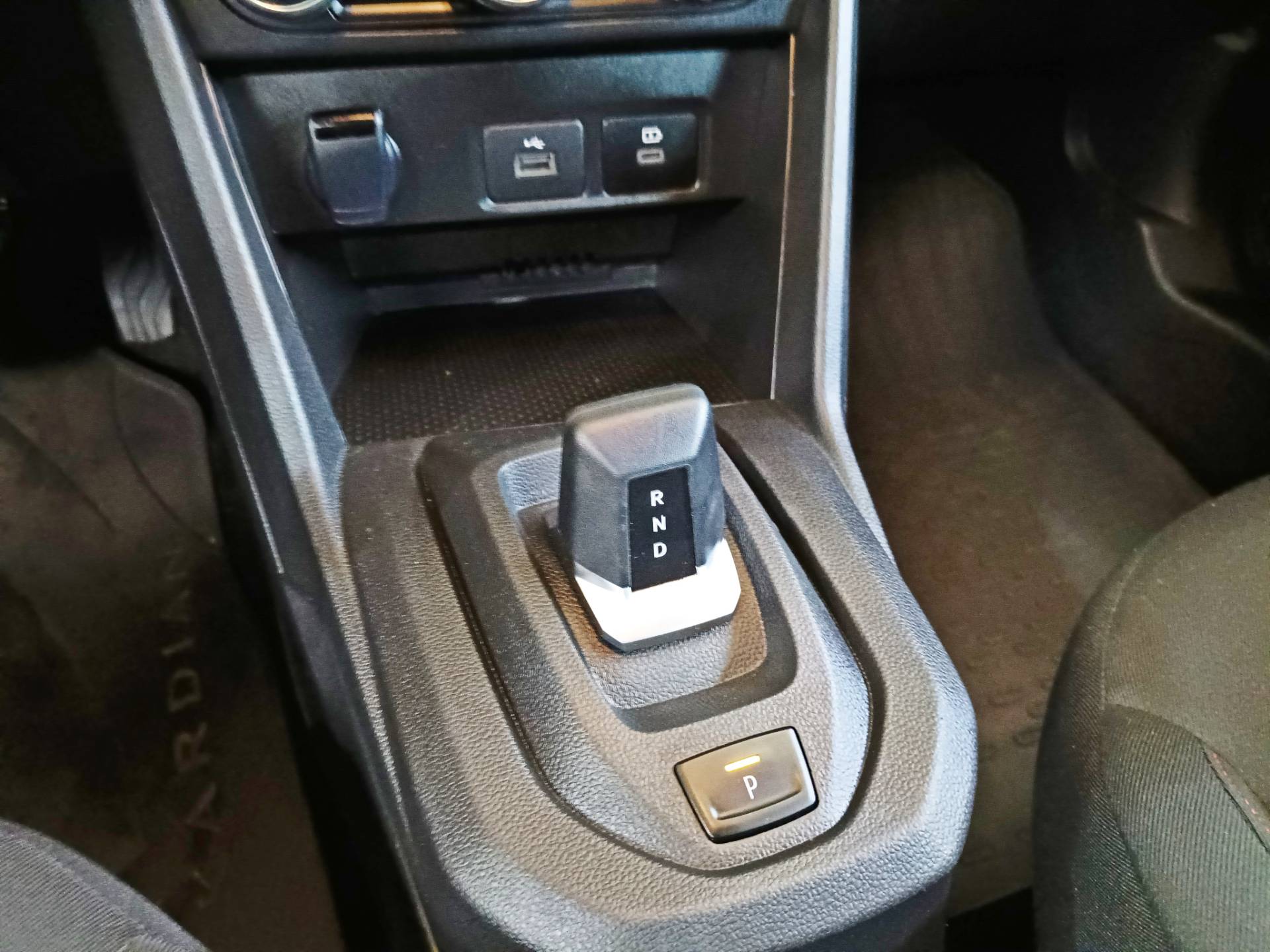 RENAULT JUVAQUATRE