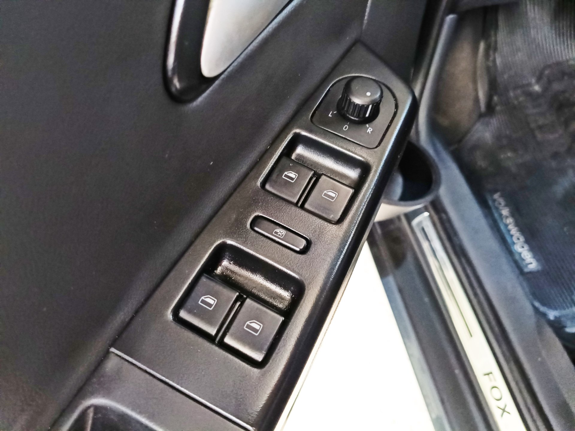 VOLKSWAGEN FOX