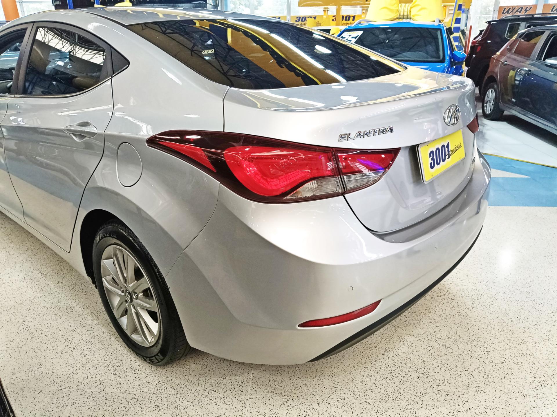 HYUNDAI ELANTRA