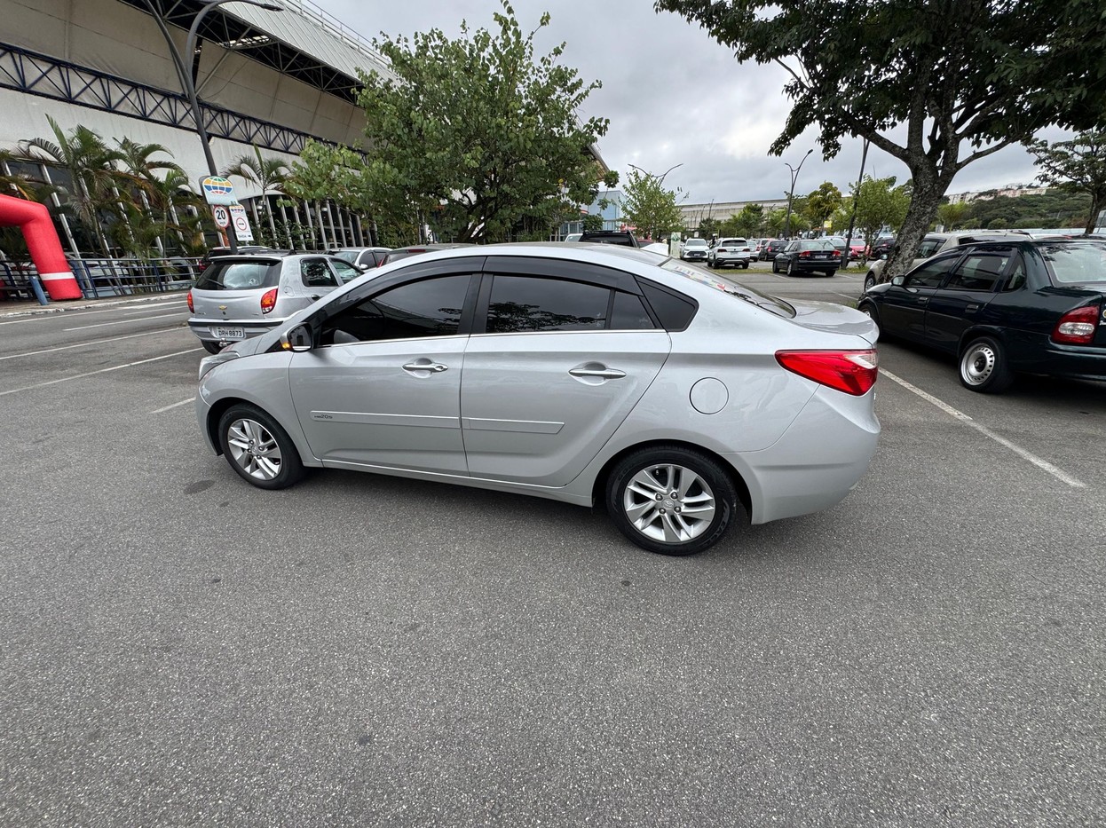 HYUNDAI HB20
