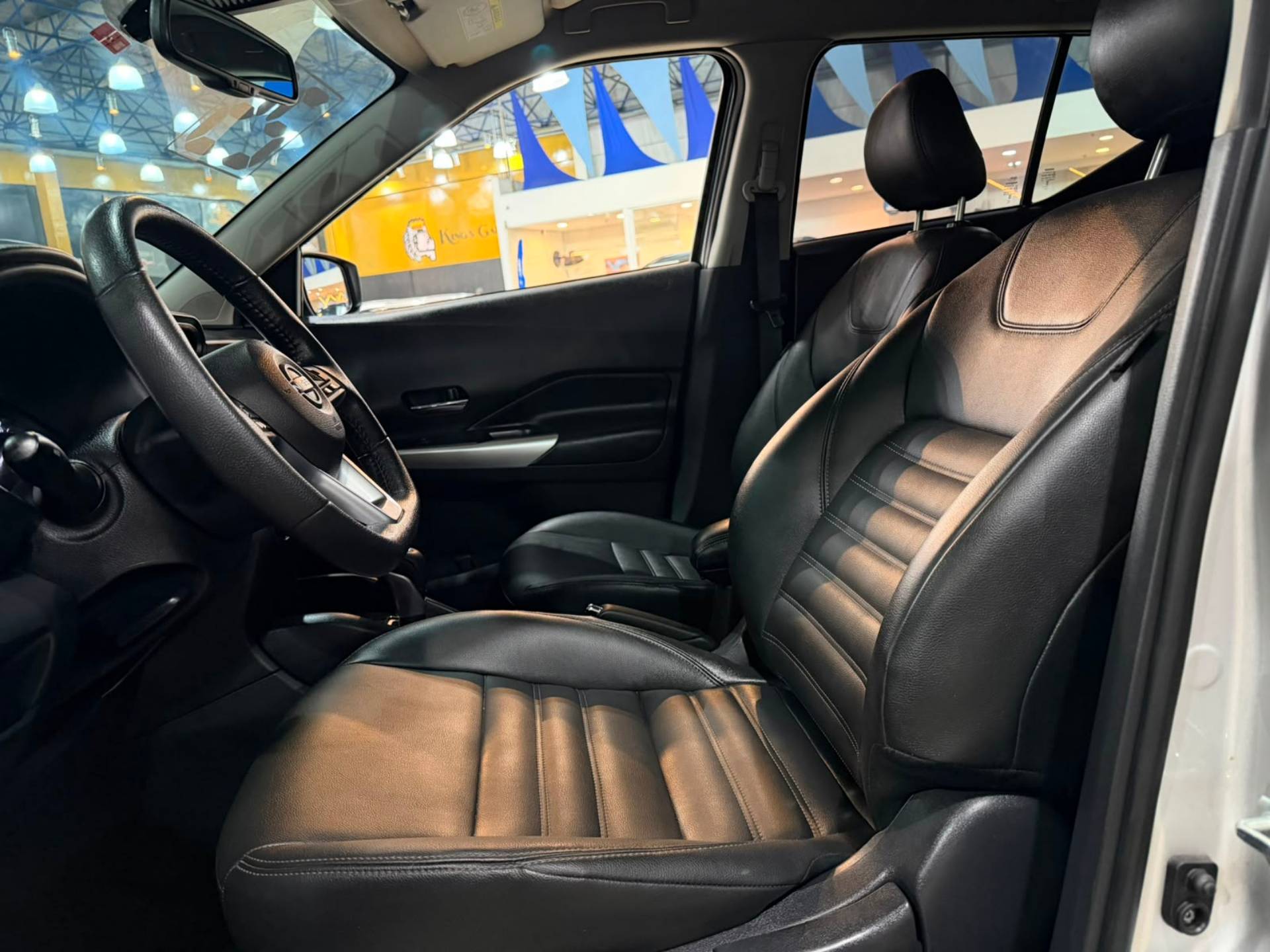 NISSAN KICKS PLAY